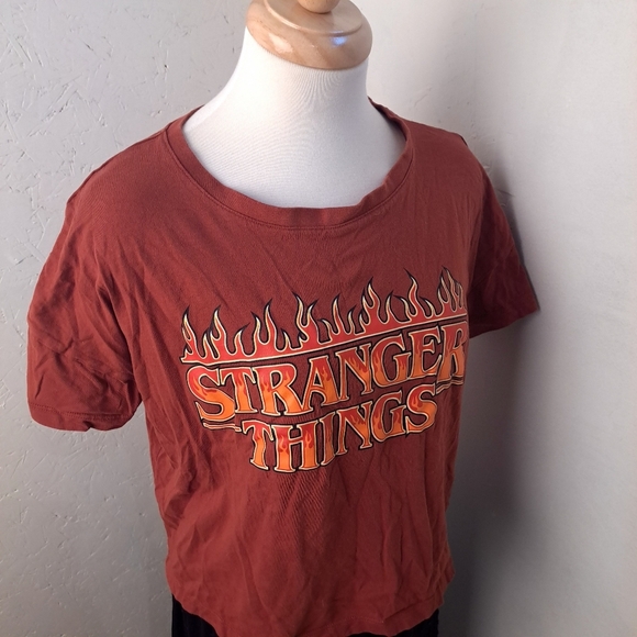 Stranger Things | Rusty red cropped women's graphic t shirt - Picture 4 of 10
